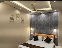 Hotel O Shivaksh pink palace 