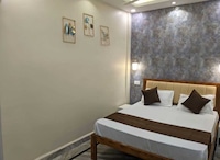 Hotel O Shivaksh pink palace 