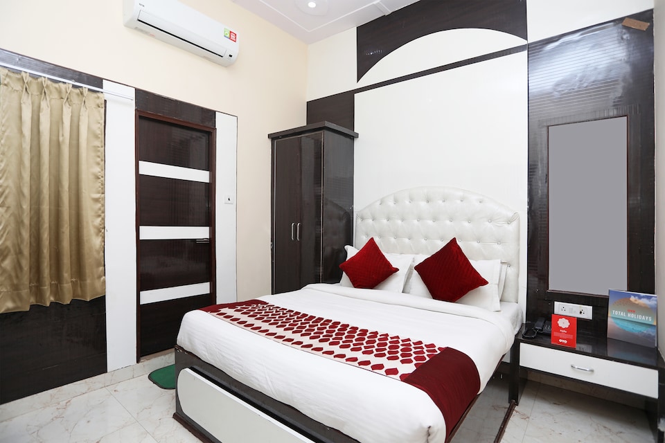 OYO Shashi Hotel, Railway Station Mathura, Mathura