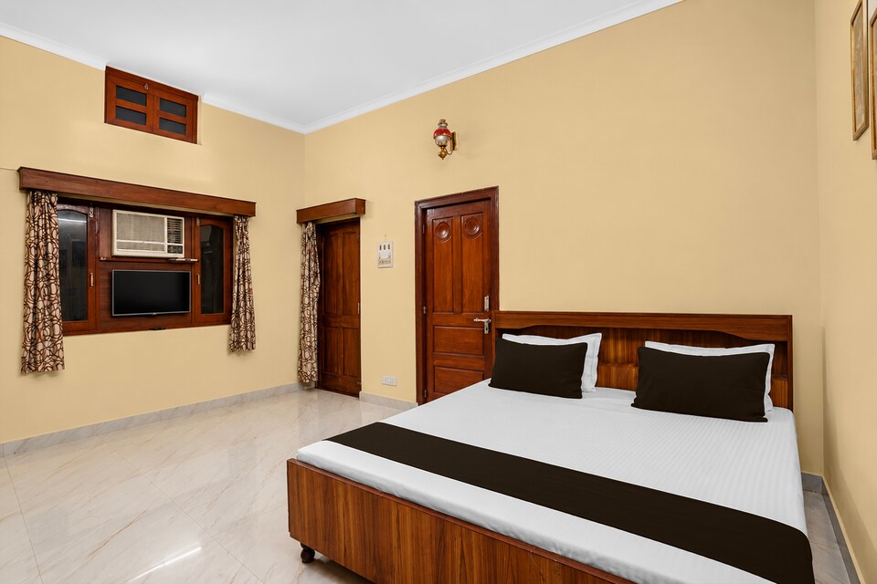 Hotel O Durgesh Guest House, Golghar, Gorakhpur