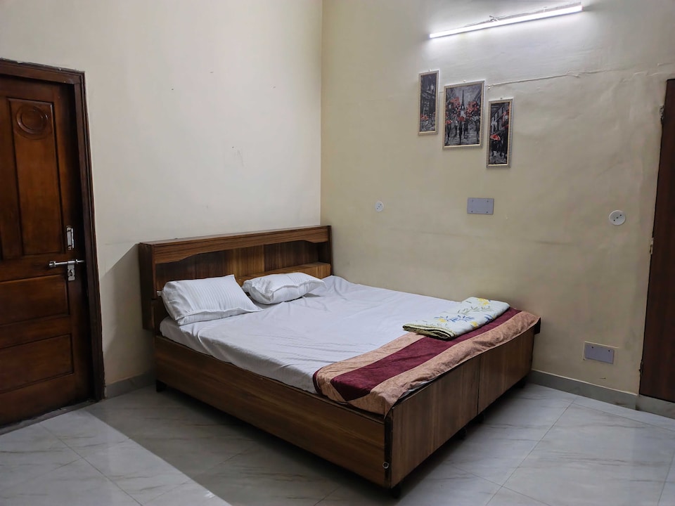 Hotel O Durgesh Guest House, Golghar, Gorakhpur
