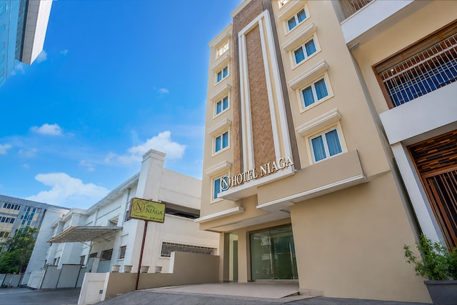 Townhouse Oak Hotel Niaga Surabaya