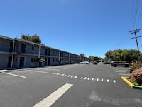 Solano Inn Vallejo Napa Valley / Six Flags