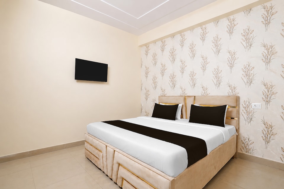 Hotel O Sector 51 Metro Station Noida Formerly Dream House, Noida City, Noida