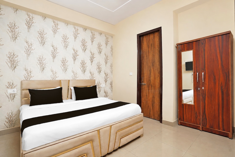 Hotel O Sector 51 Metro Station Noida Formerly Dream House, Noida City, Noida