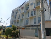 Townhouse Oak Hotel Damar Kurung