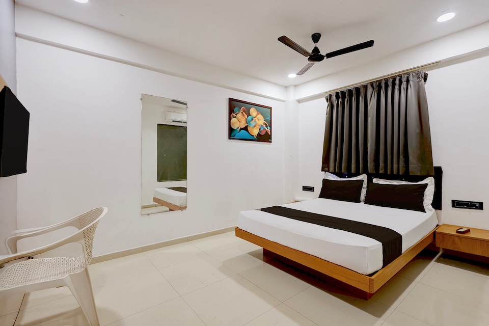 Hotel O Nexora, Adajan, Surat