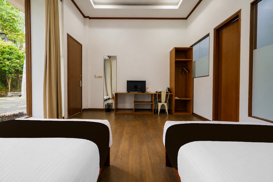 Townhouse Oak Hotel Pondokan Tjiburial, Bandung, Bandung