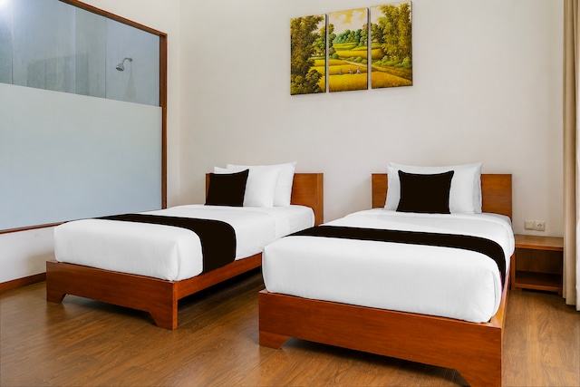 Townhouse Oak Hotel Pondokan Tjiburial