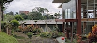 Townhouse Oak Hotel Pondokan Tjiburial