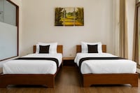 Townhouse Oak Hotel Pondokan Tjiburial