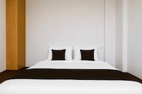 Townhouse Oak Hotel Pondokan Tjiburial