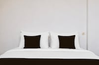 Townhouse Oak Hotel Pondokan Tjiburial