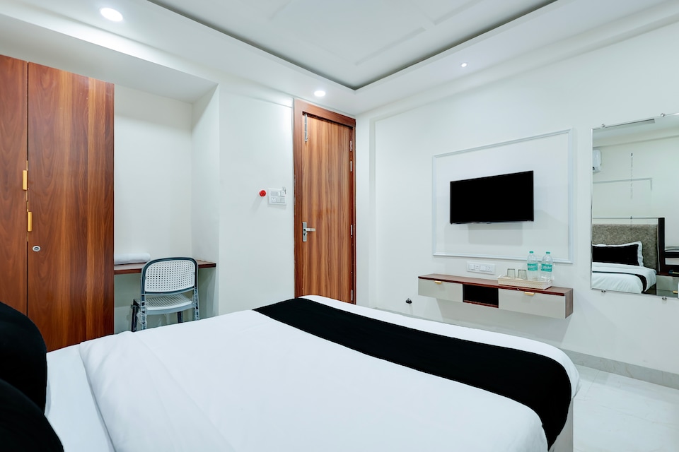 Hotel O Balaji , MG Road Indore, Indore