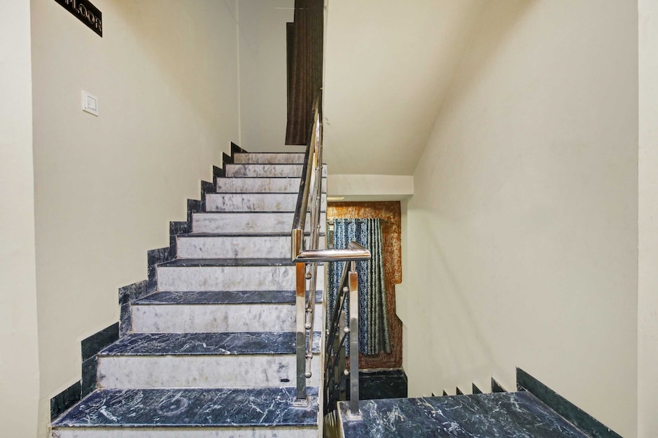 Hotel O The Whistler, New Market Bhopal, Bhopal