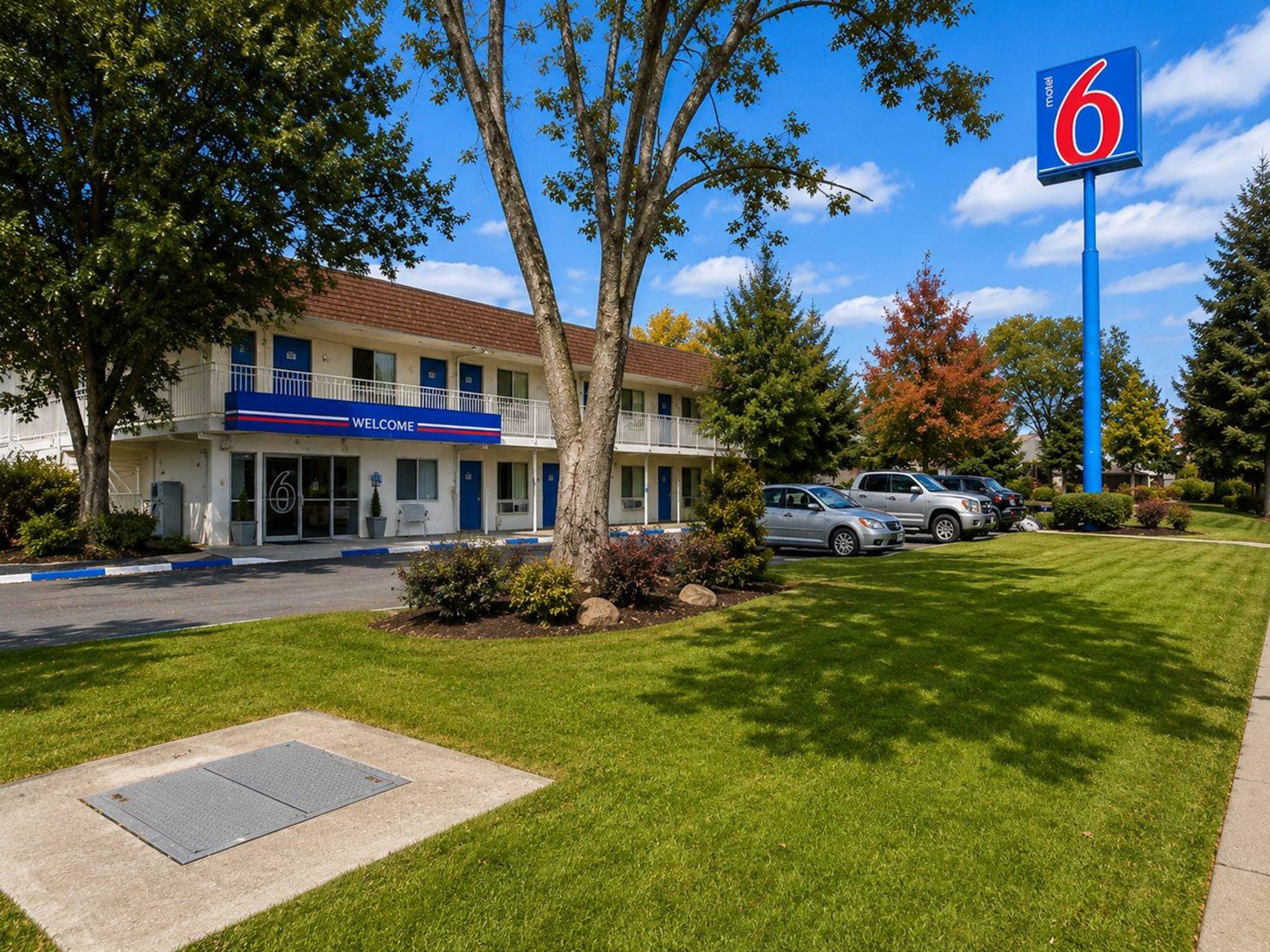 Studio 6 Suites - Yreka, CA, Studio 6 Yreka CA, Book @ $81