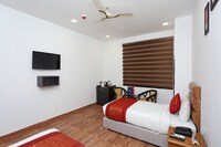 OYO Amora Hotel Near Palam Metro Station