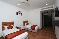 OYO Amora Hotel Near Palam Metro Station