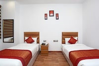 OYO Amora Hotel Near Palam Metro Station