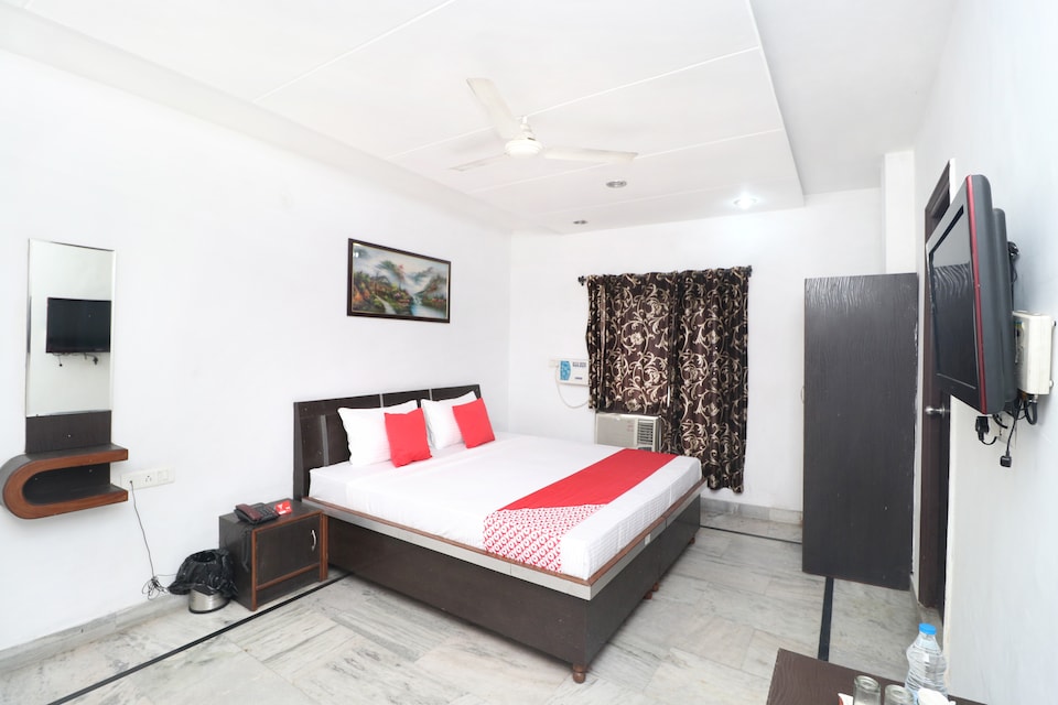 OYO14985 होटल एसके, CMC Hospital Ludhiana, लुधियाना