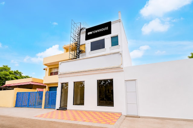Townhouse Hotel SBG Tower A Premium Corporate Suits