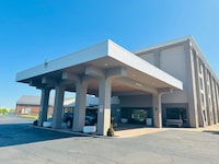 Ashbourne Hotel Canton/Hall of Fame I-77