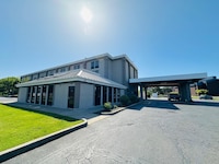 Ashbourne Hotel Canton/Hall of Fame I-77