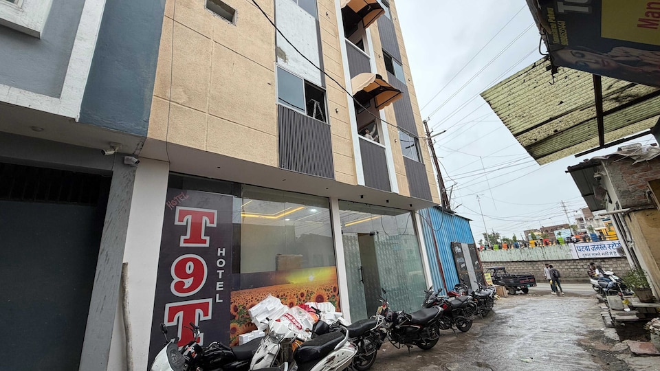 HOTEL O T9T, Bhawarkua Indore, Indore