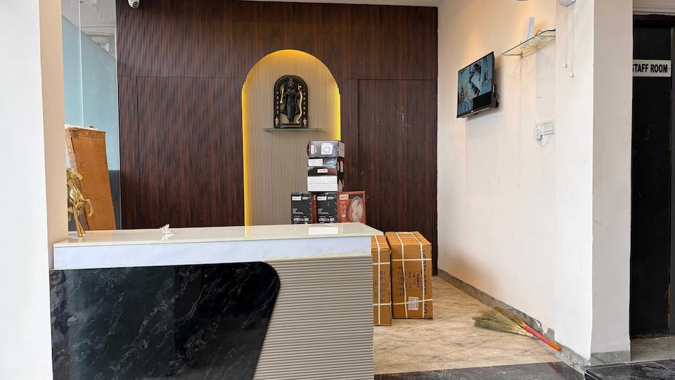 HOTEL O T9T, Bhawarkua Indore, Indore