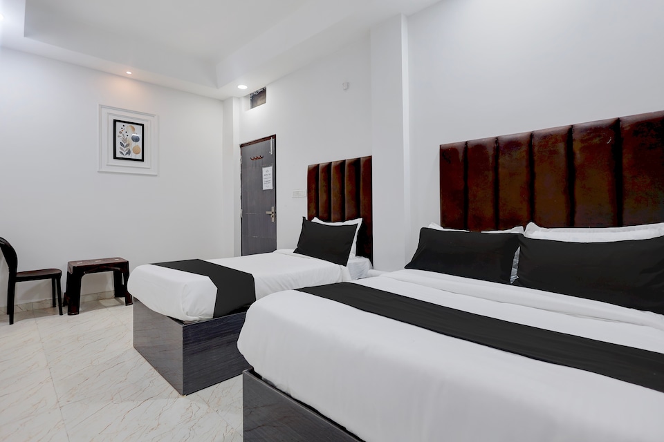 HOTEL O T9T, Bhawarkua Indore, Indore