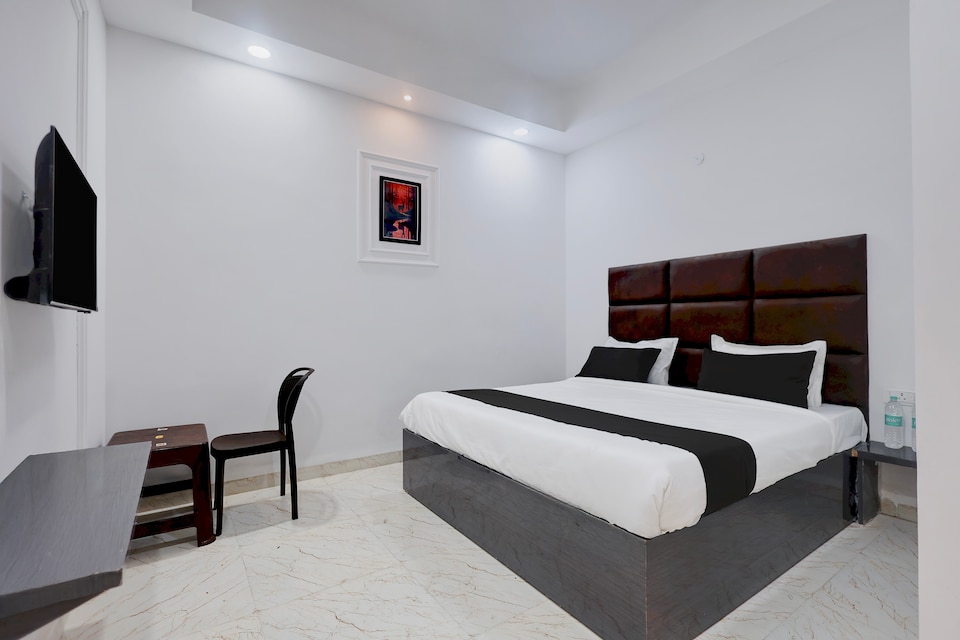 HOTEL O T9T, Bhawarkua Indore, Indore