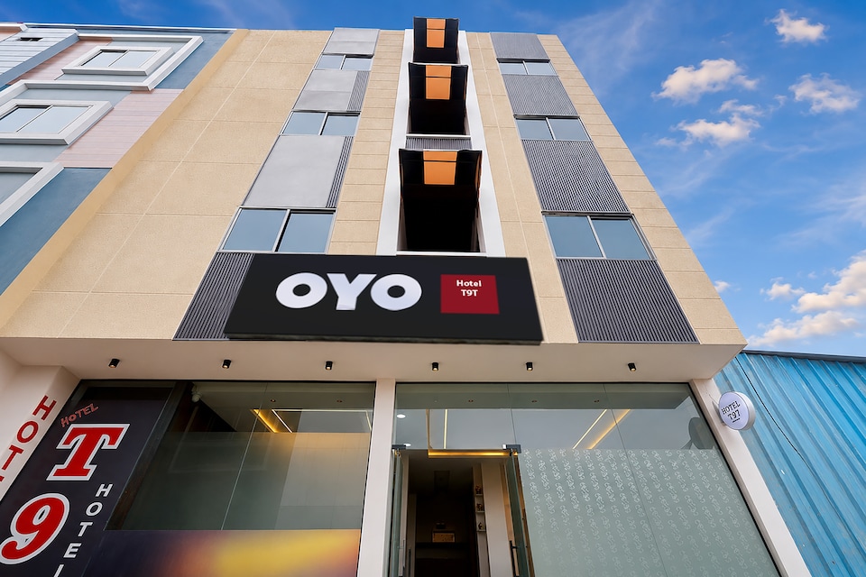 HOTEL O T9T, Bhawarkua Indore, Indore