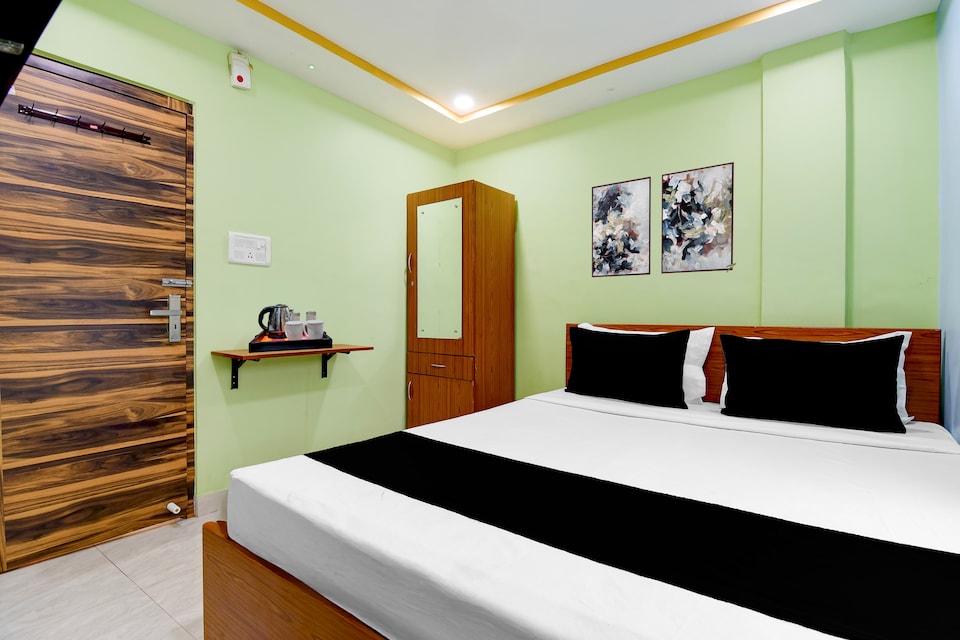 Hotel O Tegharia Bus Stand Kolkata, VIP Road Kolkata, Kolkata