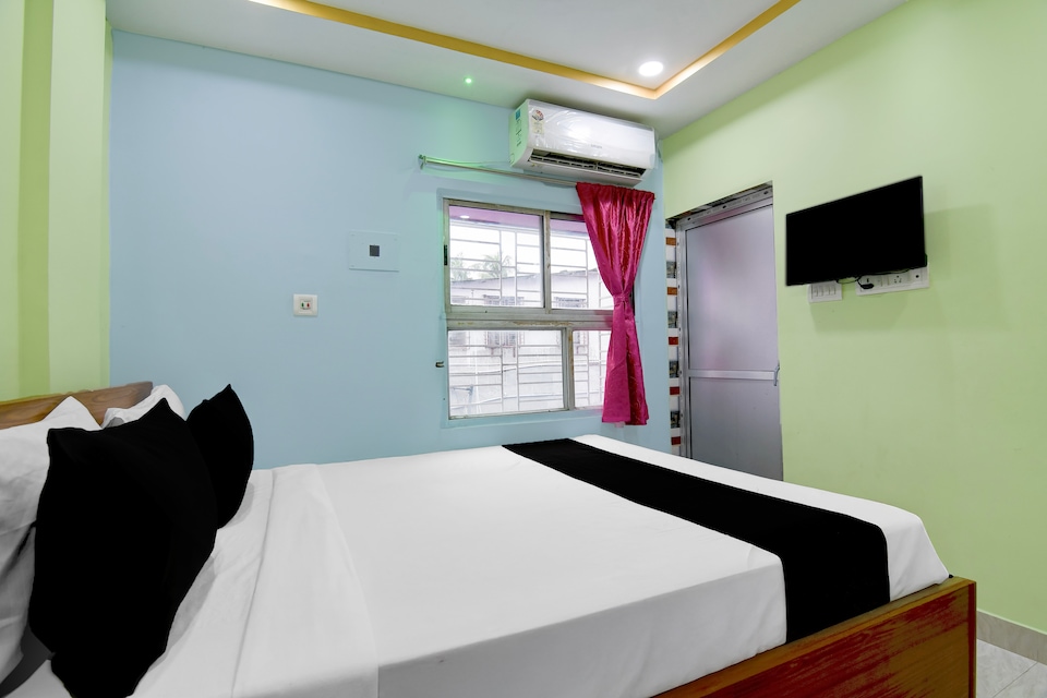 Hotel O Tegharia Bus Stand Kolkata, VIP Road Kolkata, Kolkata