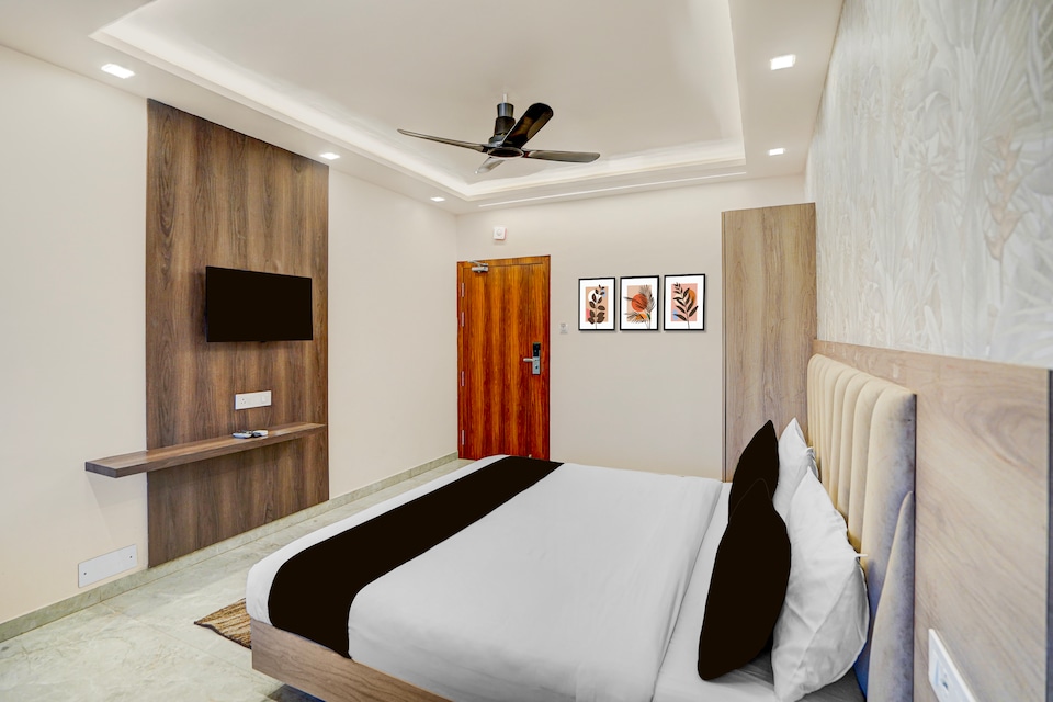 Hotel O Grand Aaditri'z Near Nauka Vihar , Golghar, Gorakhpur