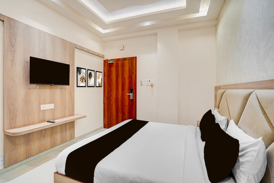 Hotel O Grand Aaditri'z Near Nauka Vihar , Golghar, Gorakhpur
