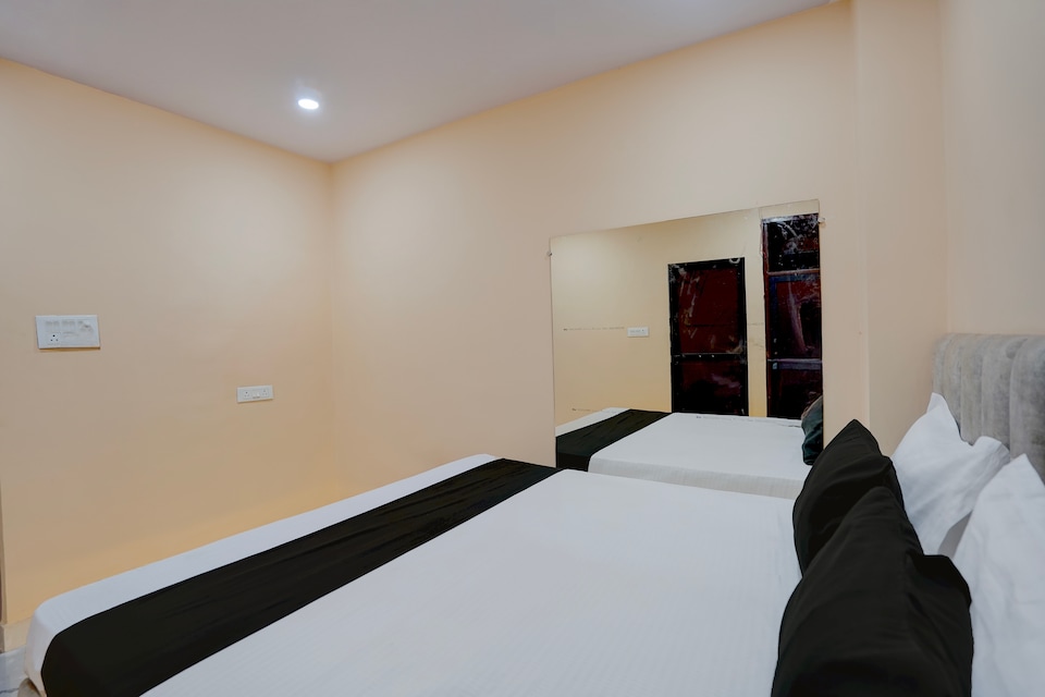 Hotel O Red Crown Hotel, Kanpur Railway Station, Kanpur