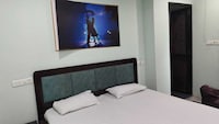 HOTEL O M.R 