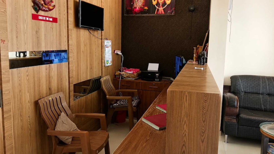 SPOT ON  Aryan & Lodge, Solapur, Solapur