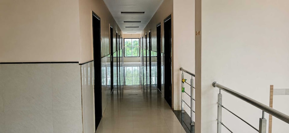 SPOT ON  Aryan & Lodge, Solapur, Solapur
