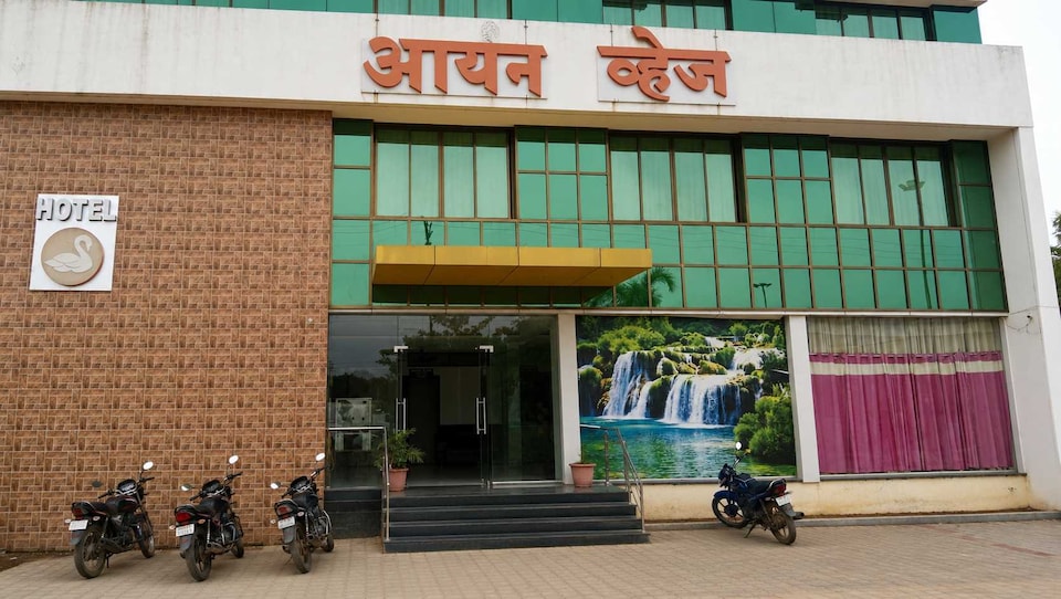 SPOT ON  Aryan & Lodge, Solapur, Solapur