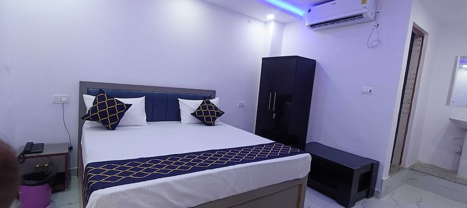 Hotel O A One hotel 2 and Banquet , Airport Lucknow, Lucknow