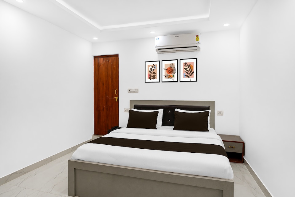 Hotel O A One hotel 2 and Banquet , Airport Lucknow, Lucknow