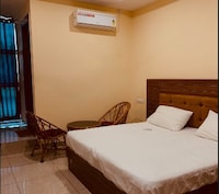 SPOT ON The Golden Guest House