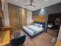 Hotel O Regal