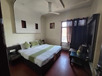 Hotel O Regal