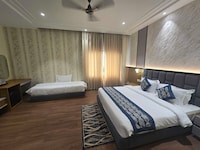 Hotel O Regal