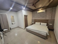 Hotel O Regal