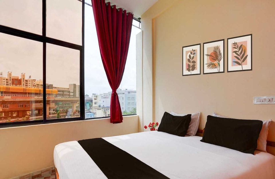 Hotel O Kavi Sukanta Metro Station Kolkata Formerly Royal Inn, Ruby Hospital Kolkata, Kolkata