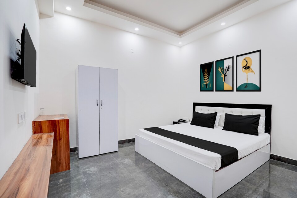 Hotel O Luxora Hotel & Banquets, Noida City, Noida